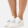 Reebok Classic CLUB C 85 Baskets Basses Chalk/noble Grey Metallic Femme