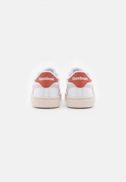 Reebok Classic CLUB C REVENGE Baskets Basses Footwear White/frost Berry/baked Earth Femme -Reebok Classic Soldes Magasin 040fca0ac5e14ba1b661cda6fb0968a6