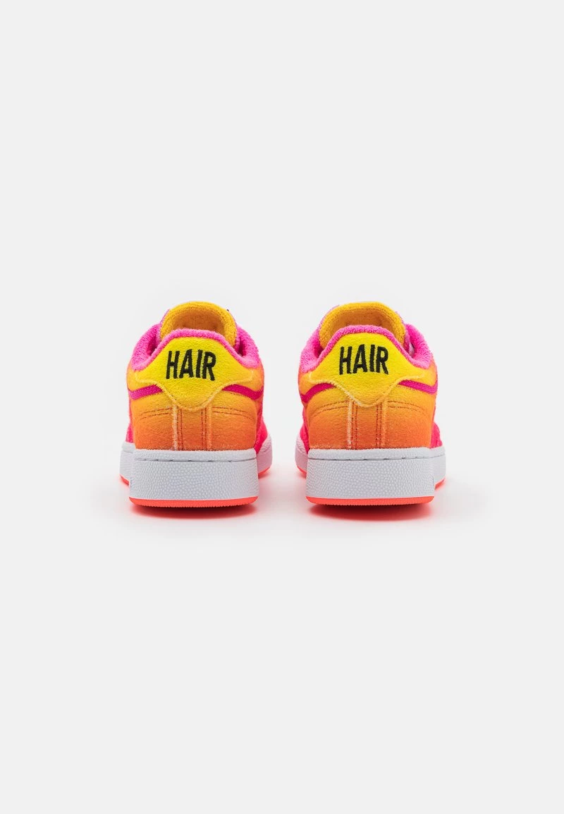 Reebok Classic CLUB C 85 DANIEL MOON UNISEX Baskets Basses Atomic Pink/pantone 3 Reebok Classic CLUB C 85 DANIEL MOON UNISEX Baskets Basses Atomic Pink/pantone – Image 3