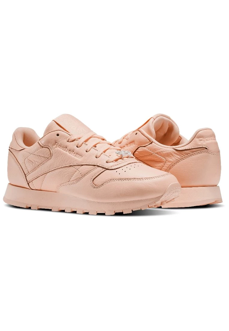 Reebok Classic Femme CLASSIC L Baskets Basses Peach Twist/sleek Met 3 Reebok Classic Femme CLASSIC L Baskets Basses Peach Twist/sleek Met – Image 3