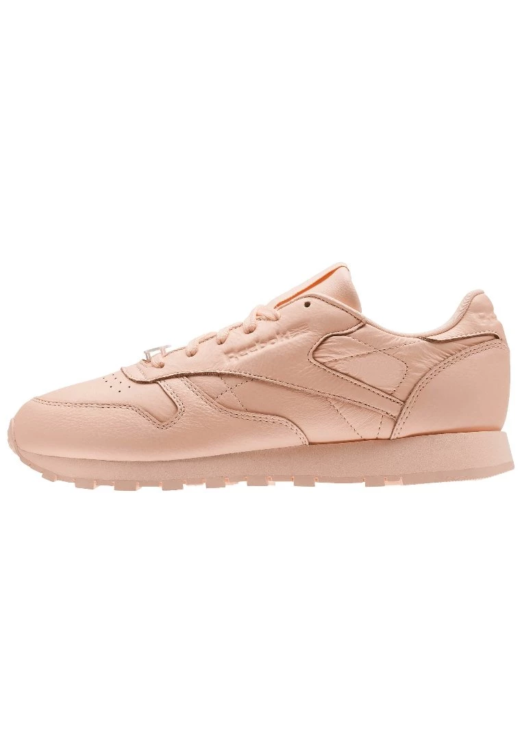 Reebok Classic Femme CLASSIC L Baskets Basses Peach Twist/sleek Met 1 Reebok Classic Femme CLASSIC L Baskets Basses Peach Twist/sleek Met