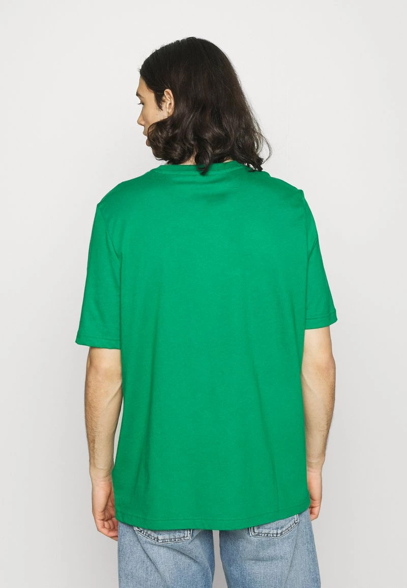 Reebok Classic SOUVENIR TEE T Shirt Imprimé Basil Green Homme 3 Reebok Classic SOUVENIR TEE T Shirt Imprimé Basil Green Homme – Image 3