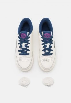 Reebok Classic Femme CLUB C 85 Baskets Basses Chalk/atomic Pink/batik Blue -Reebok Classic Soldes Magasin 190e0720792e474786bf3973b56497d3