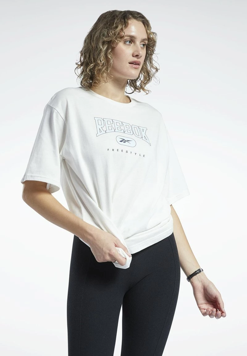 Reebok Classic FREESTYLE GRAPHICS T Shirt Imprimé White Femme 1 Reebok Classic FREESTYLE GRAPHICS T Shirt Imprimé White Femme