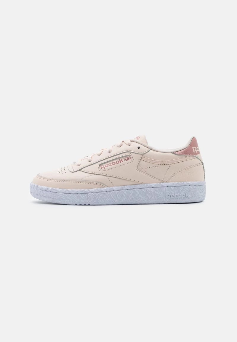 Reebok Classic Femme CLUB C 85 Baskets Basses Ceramic Pink/blush Metallic/footwear White 2 Reebok Classic Femme CLUB C 85 Baskets Basses Ceramic Pink/blush Metallic/footwear White – Image 2