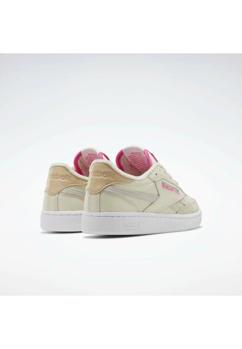Reebok Classic CLUB C REVENGE Baskets Basses Beige Femme 4 Reebok Classic CLUB C REVENGE Baskets Basses Beige Femme – Image 4