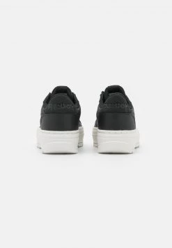 Reebok Classic Femme CLUB C DOUBLE GEO Baskets Basses Core Black/chalk 9 Reebok Classic Femme CLUB C DOUBLE GEO Baskets Basses Core Black/chalk -Reebok Classic Soldes Magasin 2453a8d7e54d4342a7e7e7a544389871
