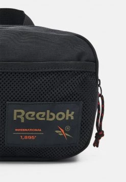 Reebok Classic OUTDOOR SHOULDER BAG Sac Banane Black Unisex 7 Reebok Classic OUTDOOR SHOULDER BAG Sac Banane Black Unisex -Reebok Classic Soldes Magasin 2718d5d7485745aba5c39187fcc3dab6