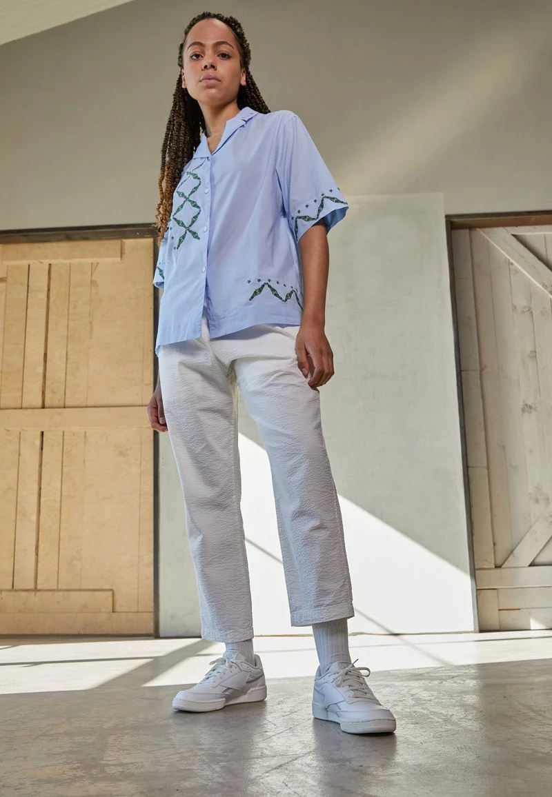 Reebok Classic CLUB C 85 VEGAN Baskets Basses Chalk/gable Grey/quartz Glow Femme 1 Reebok Classic CLUB C 85 VEGAN Baskets Basses Chalk/gable Grey/quartz Glow Femme