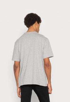 Reebok Classic Homme IVERSON BRAIDS T Shirt Imprimé Medium Grey Heather 7 Reebok Classic Homme IVERSON BRAIDS T Shirt Imprimé Medium Grey Heather -Reebok Classic Soldes Magasin 2a78c9096b044a3f9a0f90479da2d63a