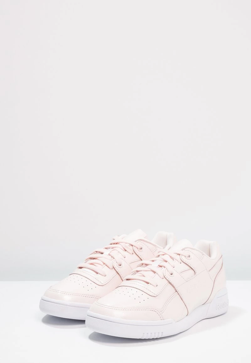Reebok Classic Femme W/O LO PLUS IRIDESCENT Baskets Basses Pale Pink/white 3 Reebok Classic Femme W/O LO PLUS IRIDESCENT Baskets Basses Pale Pink/white – Image 3