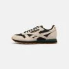 Reebok Classic CLASSIC LEATHER UNISEX Baskets Basses Stucco/core Black/midnight Pine