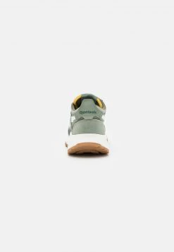 Reebok Classic CL LEGACY UNISEX Baskets Basses Harmony Green/chalk 8 Reebok Classic CL LEGACY UNISEX Baskets Basses Harmony Green/chalk -Reebok Classic Soldes Magasin 3695a08e75e840adbb8fe6f11b0b3813