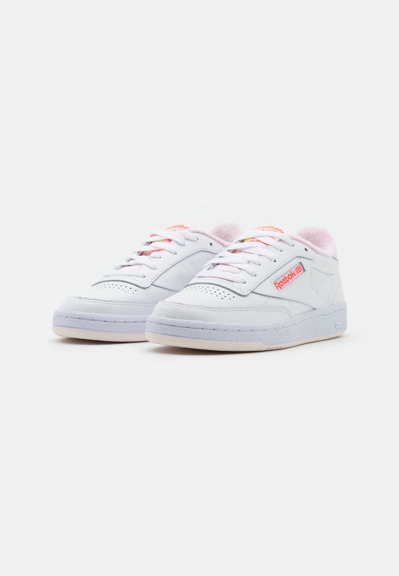 Reebok Classic Femme CLUB C 85 Baskets Basses White/ceramic Pink/orange Flare 3 Reebok Classic Femme CLUB C 85 Baskets Basses White/ceramic Pink/orange Flare – Image 3
