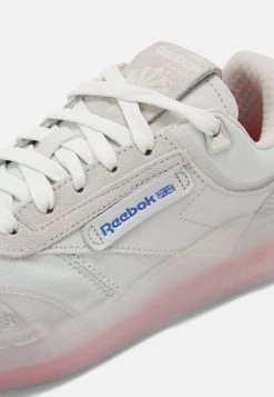 Reebok Classic CLUB LEGACY UNISEX Baskets Basses True Grey/dynamic Red/court Blue -Reebok Classic Soldes Magasin 3e205f4ae2294c5a8fcc97e6325335cf