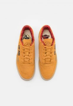 Reebok Classic JURASSIC PARK CLUB C UNISEX Baskets Basses Rich Ochre/pantone -Reebok Classic Soldes Magasin 3f790ac6dfe94a3eb710344794c9d490