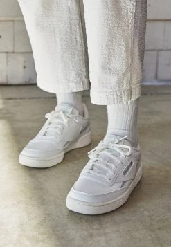 Reebok Classic CLUB C 85 VEGAN Baskets Basses Chalk/gable Grey/quartz Glow Femme 12 Reebok Classic CLUB C 85 VEGAN Baskets Basses Chalk/gable Grey/quartz Glow Femme -Reebok Classic Soldes Magasin 4639c3546ed54b6dba32d421a6551411