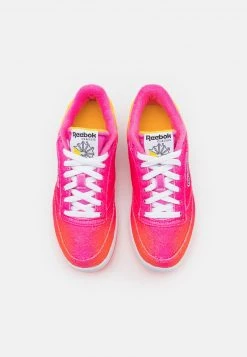 Reebok Classic CLUB C 85 DANIEL MOON UNISEX Baskets Basses Atomic Pink/pantone 9 Reebok Classic CLUB C 85 DANIEL MOON UNISEX Baskets Basses Atomic Pink/pantone -Reebok Classic Soldes Magasin 4944f2bc43ee4551a969ab22cea7b148
