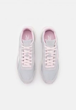 Reebok Classic Femme CL LEGACY AZ Baskets Basses Pure Grey/chalk/frost Berry -Reebok Classic Soldes Magasin 4aadc00fa5c747ea95d32cd5f1c1f6ad