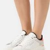 Reebok Classic AD COURT Baskets Basses Chalk White/orange Fluor/aqua Dust Femme