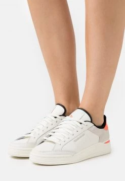 Reebok Classic AD COURT Baskets Basses Chalk White/orange Fluor/aqua Dust Femme