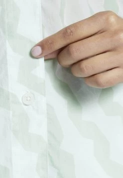 Reebok Classic CLASSICS SUMMER WAVES Chemisier Green Femme 13 Reebok Classic CLASSICS SUMMER WAVES Chemisier Green Femme -Reebok Classic Soldes Magasin 5334812c5fdb48d29a13ac6cf5c89a2b