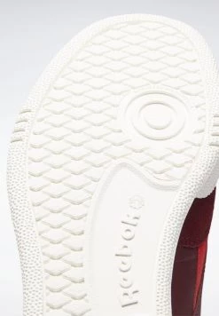 Reebok Classic CLUB C REVENGE Baskets Basses Classic Burgundy/cherry/vector Navy Unisex -Reebok Classic Soldes Magasin 5deaa087fff34289a9707112052293ac