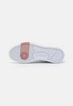 Reebok Classic COURT PEAK Baskets Basses Chalk/pantone Femme 10 Reebok Classic COURT PEAK Baskets Basses Chalk/pantone Femme -Reebok Classic Soldes Magasin 5fcd0b92bb22474989f213774c767a2b