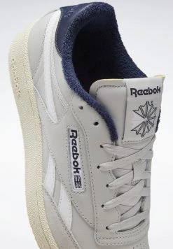 Reebok Classic CLUB C REVENGE UNISEX Baskets Basses Pure Grey /vector Navy/alabaster -Reebok Classic Soldes Magasin 63934573b8b14a83a8cb9a8268ac48d6