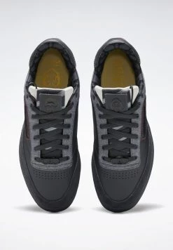 REEBOK CLASSIC X CASA DE PAPEL CLUB C UNISEX Baskets Basses Gravel/nocturnal Grey/vector Red -Reebok Classic Soldes Magasin 71ef6c135cc745d582206ba0a01cf780