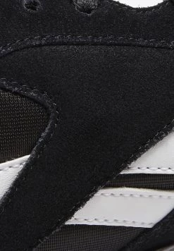 Reebok Classic Femme CLASSIC NYLON RUNNING STYLE Baskets Basses Black 16 Reebok Classic Femme CLASSIC NYLON RUNNING STYLE Baskets Basses Black -Reebok Classic Soldes Magasin 7d33324fd4354f9cb16a9382de1e392d