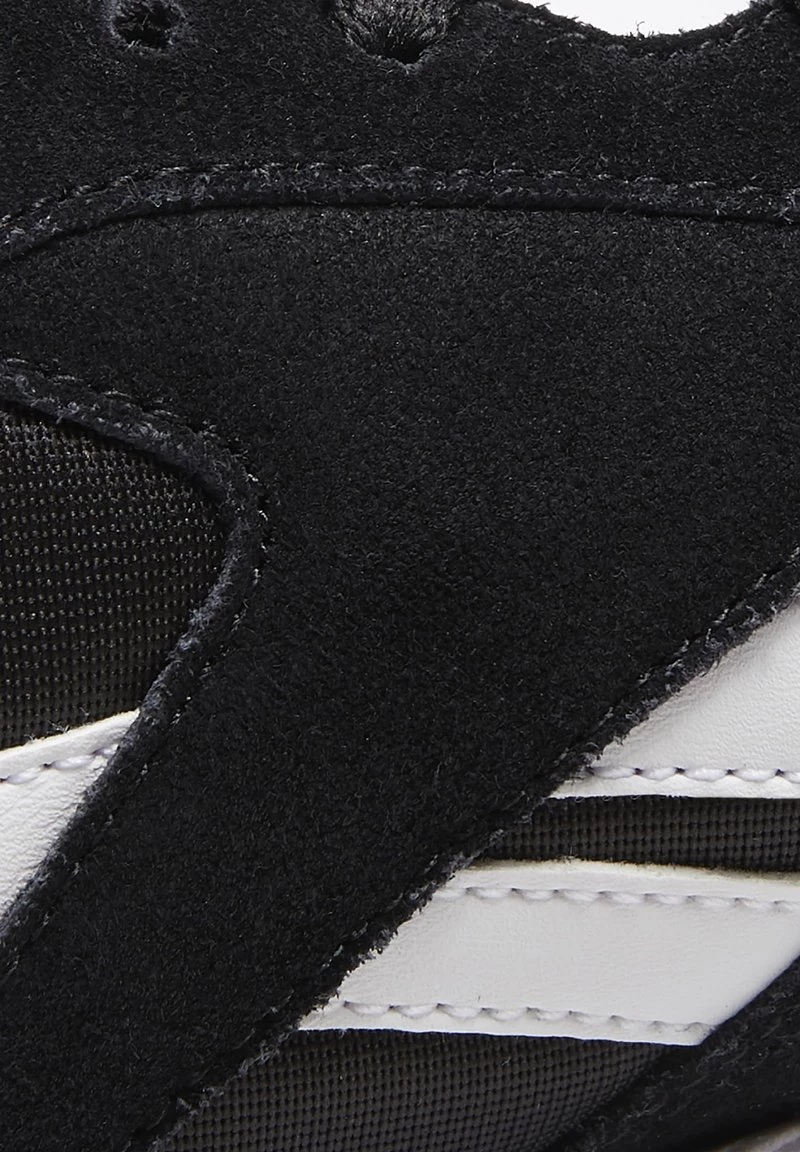 Reebok Classic Femme CLASSIC NYLON RUNNING STYLE Baskets Basses Black 8 Reebok Classic Femme CLASSIC NYLON RUNNING STYLE Baskets Basses Black – Image 8