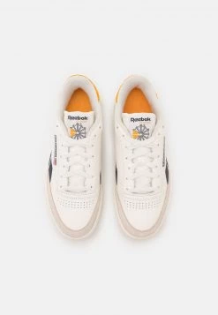 Reebok Classic Unisex CLUB C REVENGE Baskets Basses Chalk/semi Solar Gold/vector Navy -Reebok Classic Soldes Magasin 7d482a158be84926a992e2e16d72737d