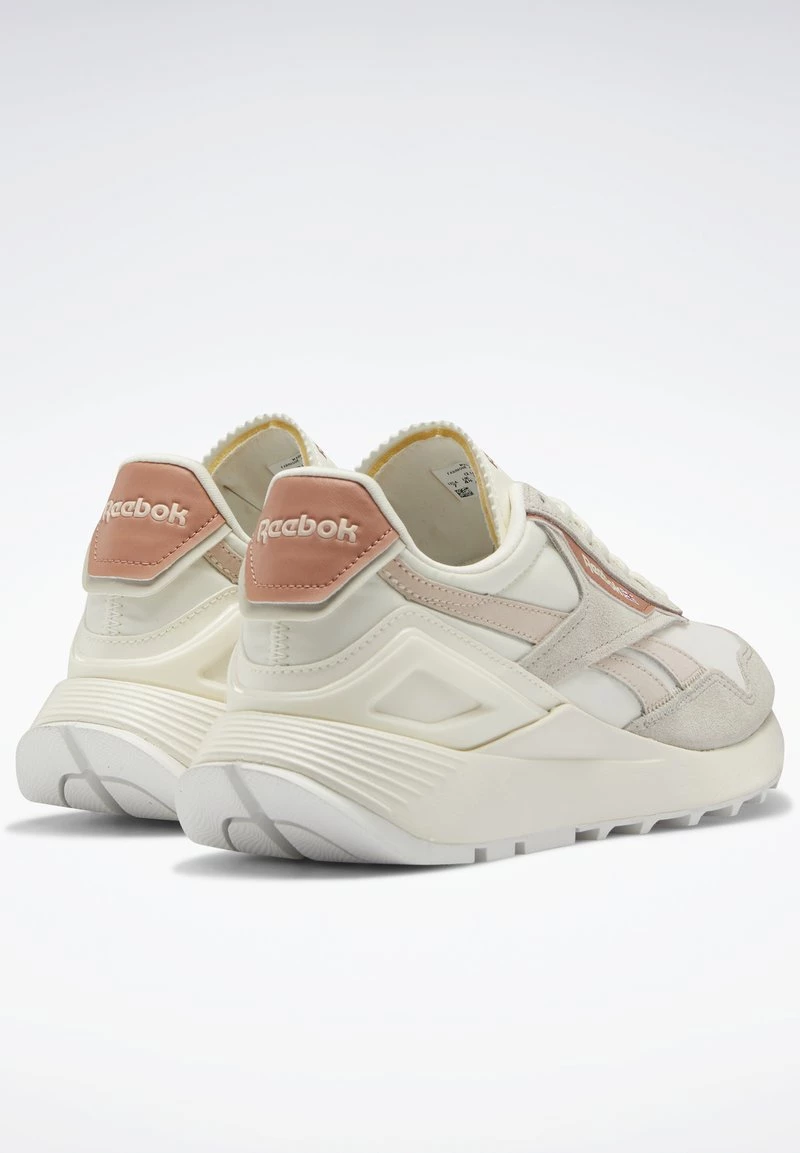 Reebok Classic Femme CL LEGACY AZ Baskets Basses Soft Ecru/canyon Coral/chalk 3 Reebok Classic Femme CL LEGACY AZ Baskets Basses Soft Ecru/canyon Coral/chalk – Image 3