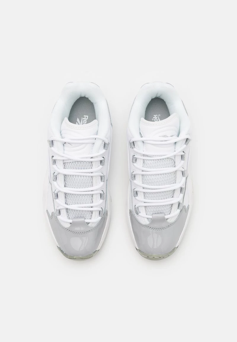 Reebok Classic Homme QUESTION LOW Baskets Basses Footwear White/pure Grey 3/pure Grey 2 4 Reebok Classic Homme QUESTION LOW Baskets Basses Footwear White/pure Grey 3/pure Grey 2 – Image 4