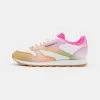 Reebok Classic CLASSIC DANIEL MOON UNISEX Baskets Basses Chalk/atomic Pink/radiant Ochre