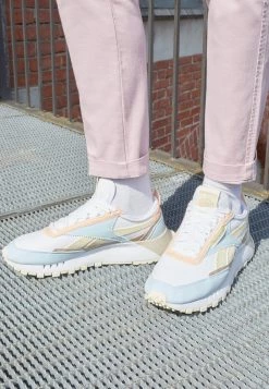 Reebok Classic CLASSIC LEGACY UNISEX Baskets Basses White/glass Blue/pale Yellow/aurora Orange/modern Beige -Reebok Classic Soldes Magasin 8fa2159443fd443fab95c75faa8e4c52