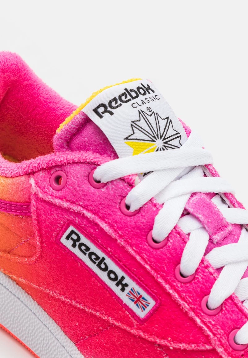 Reebok Classic CLUB C 85 DANIEL MOON UNISEX Baskets Basses Atomic Pink/pantone 6 Reebok Classic CLUB C 85 DANIEL MOON UNISEX Baskets Basses Atomic Pink/pantone – Image 6