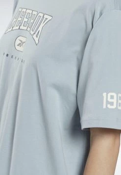 Reebok Classic FREESTYLE GRAPHICS T Shirt Imprimé Blue Femme -Reebok Classic Soldes Magasin 9161137348f84f32ae967a01295dbd1d