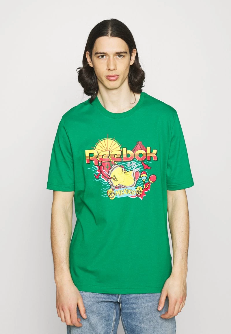 Reebok Classic SOUVENIR TEE T Shirt Imprimé Basil Green Homme 1 Reebok Classic SOUVENIR TEE T Shirt Imprimé Basil Green Homme