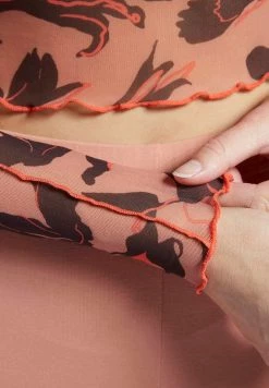 Reebok Classic Femme LONG SLEEVE T Shirt à Manches Longues Red -Reebok Classic Soldes Magasin 95f330b1f4e047a2afa3bc89590d4601