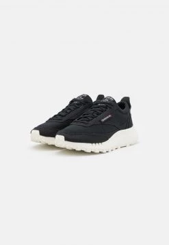Reebok Classic CLASSIC LEGACY GROW UNISEX Baskets Basses Core Black/chalk -Reebok Classic Soldes Magasin 9739de472fd34a8b85c0ee1a726ef22b