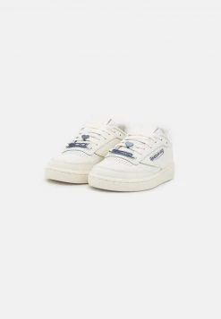 Reebok Classic CLUB C 85 Baskets Basses Chalk/noble Grey Metallic Femme -Reebok Classic Soldes Magasin 9782f46125ed4542b43470550b71dc88