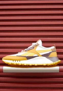 Reebok Classic CLASSIC LEGACY UNISEX Baskets Basses Chalk/bright Ocre/always Yellow/bright Brown -Reebok Classic Soldes Magasin 987da6b418154ac694e42c128a1c7030