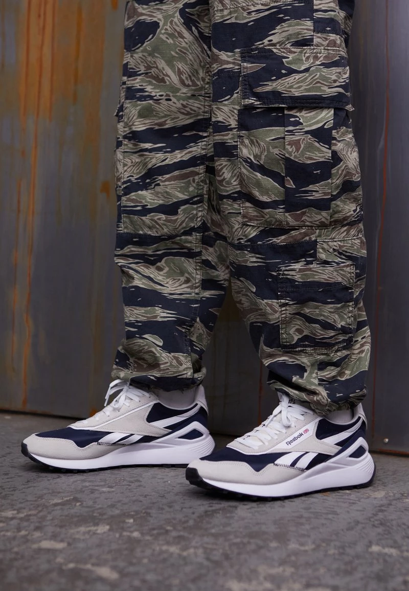 Reebok Classic CL LEGACY UNISEX Baskets Basses Vector Navy/chalk/footwear White 3 Reebok Classic CL LEGACY UNISEX Baskets Basses Vector Navy/chalk/footwear White – Image 3