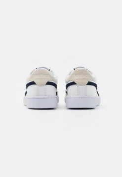 Reebok Classic CLUB C REVENGE UNISEX Baskets Basses Footwear White/core Black -Reebok Classic Soldes Magasin a55eb3795162451fb62000611050fbd1