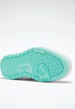 Reebok Classic Enfant CLUB C DOUBLE Baskets Basses White 15 Reebok Classic Enfant CLUB C DOUBLE Baskets Basses White -Reebok Classic Soldes Magasin ab0370c5918846fcb9cf00b94283ac60