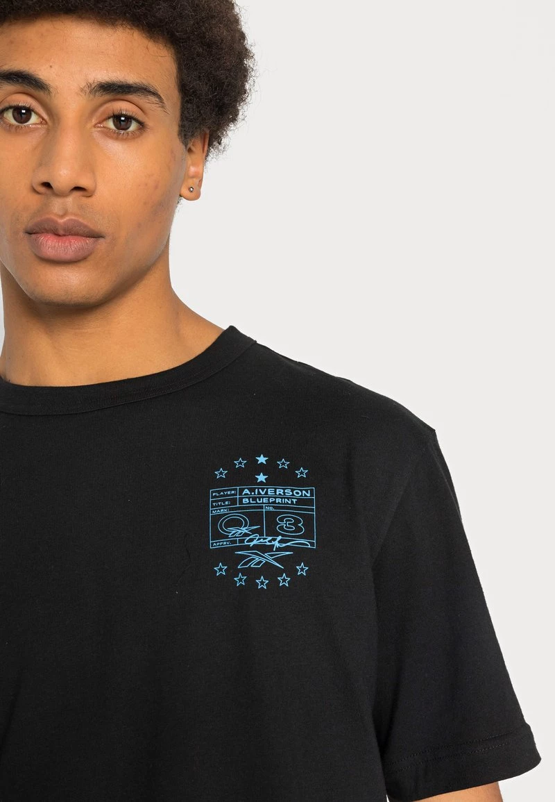 Reebok Classic Homme IVERSON T Shirt Imprimé Black 5 Reebok Classic Homme IVERSON T Shirt Imprimé Black – Image 5