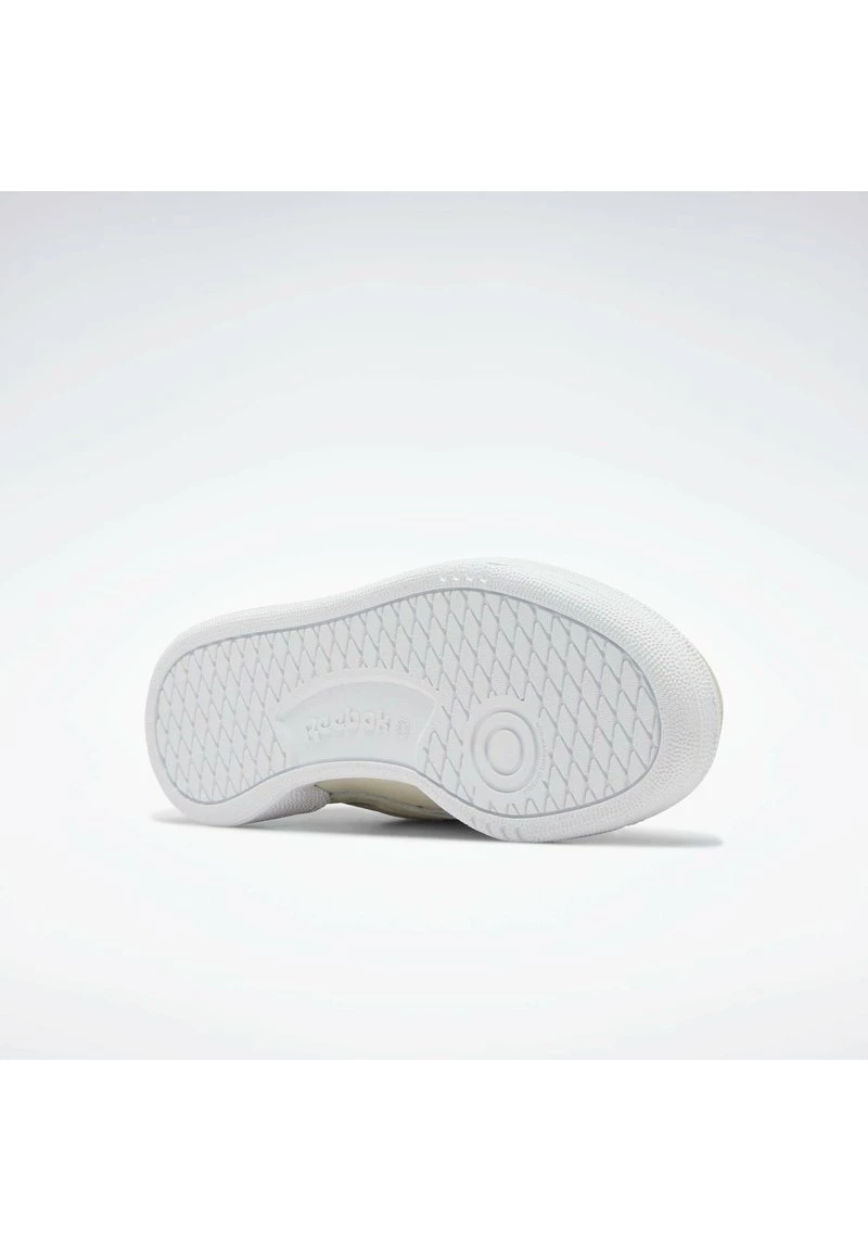 Reebok Classic CLUB C REVENGE Baskets Basses Beige Femme 5 Reebok Classic CLUB C REVENGE Baskets Basses Beige Femme – Image 5