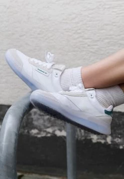 Reebok Classic CLUB LEGACY UNISEX Baskets Basses Footwear White/court Blue/green -Reebok Classic Soldes Magasin acd94f716543458398cd00253d0b366f